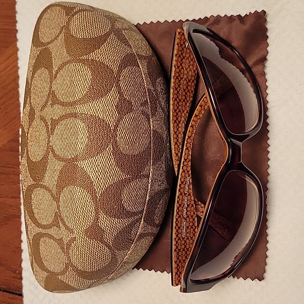 COACH SUNGLASSES - Picture 4 of 5